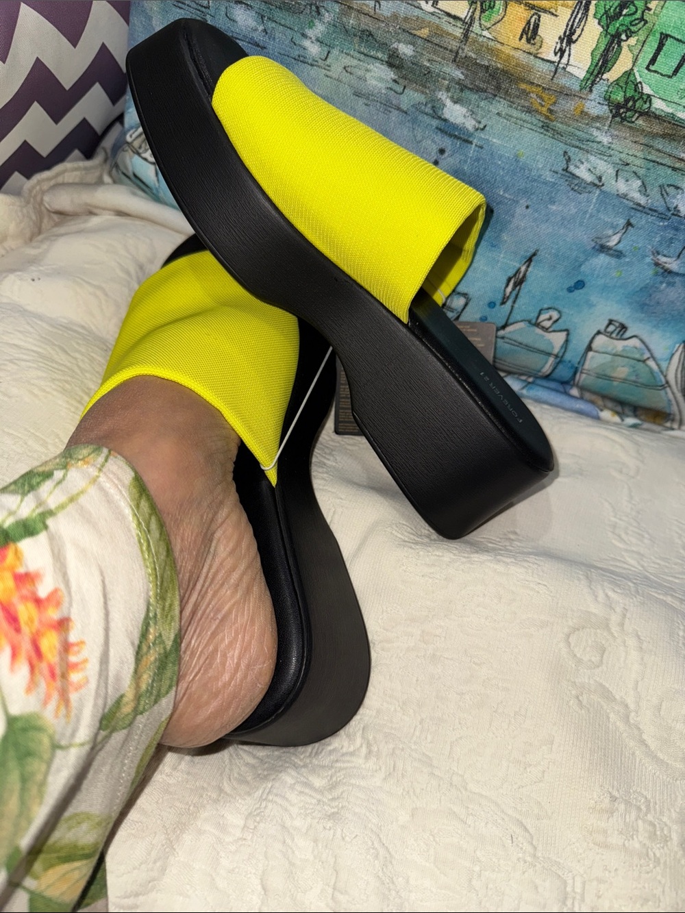 Forever 21 Neon Yellow Slide Mules size 8 new with tag comes with gift - Picture 9 of 16